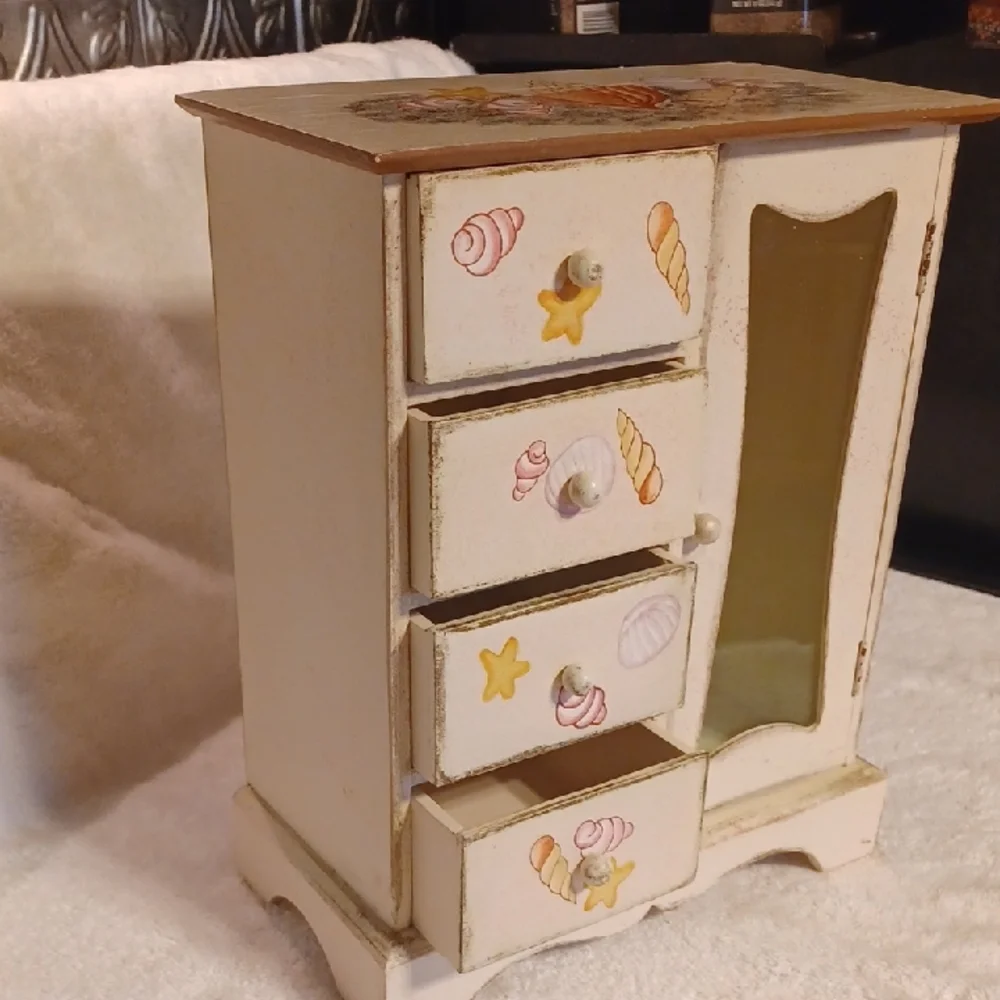 Cream Jewelry Box with Seashell Design Beach Theme Jewelry Storage